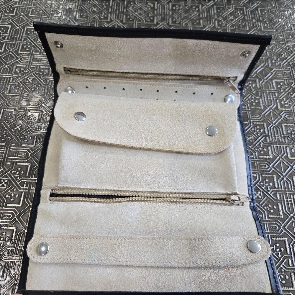 HARD TO FIND,  Vintage Dooney & Bourke Black Jewelry Roll.  Suede Inside. - Picture 8 of 9
